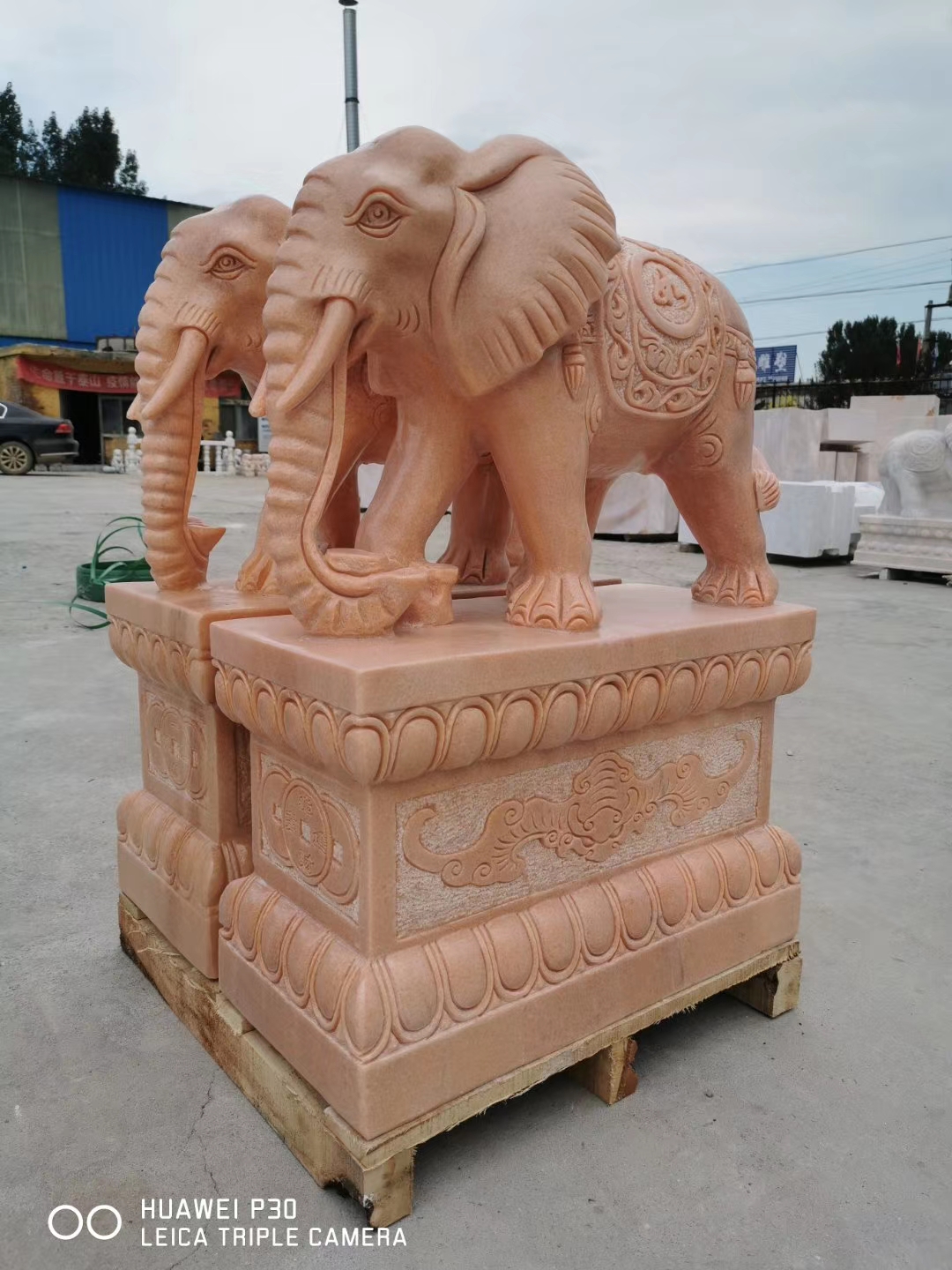 保定市石雕大象厂家石雕大象摆件晚霞红招财大象汉白玉风水象