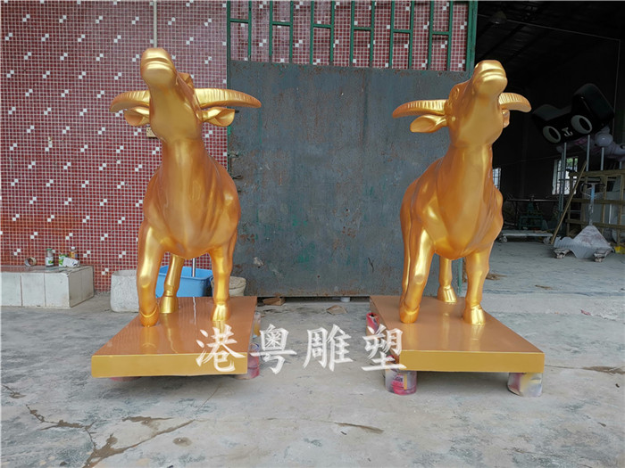 牛年牛气冲天吉祥物玻璃钢金牛动物雕塑摆件
