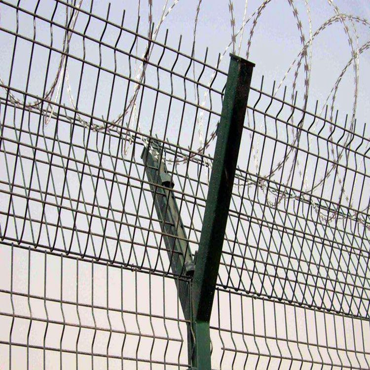监狱围栏Y型护栏网方管围栏网框架式隔离网栏图片