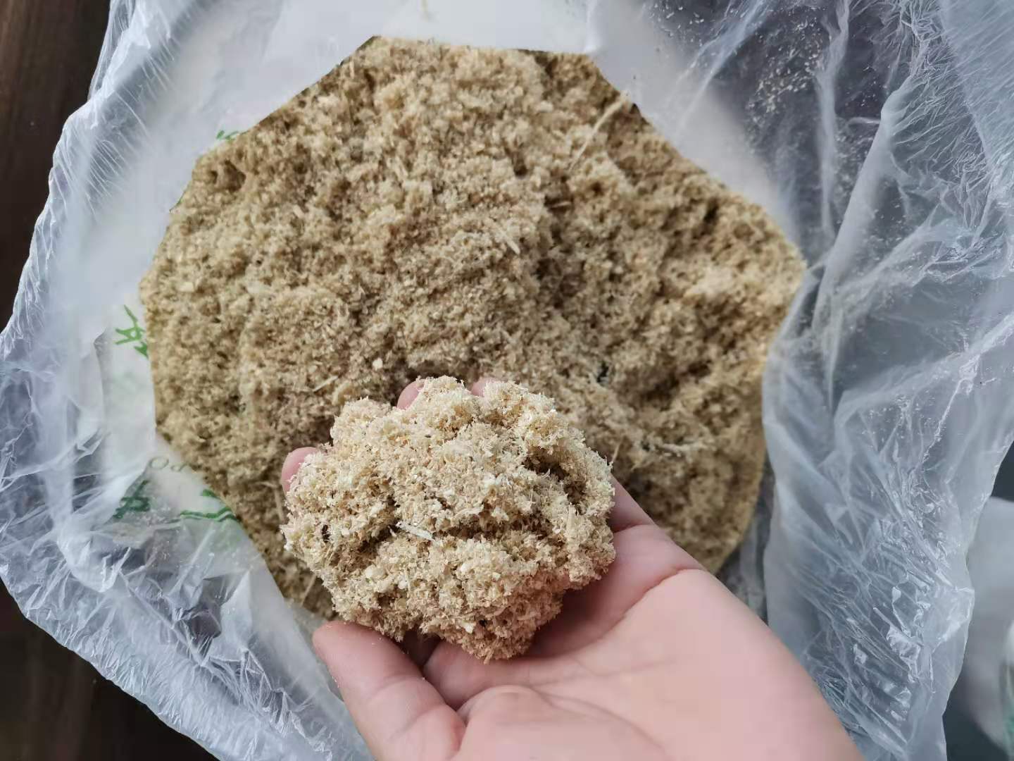 锯末现货供应山东日照有机肥原料锯末厂家批发 松树末 锯末现货供应