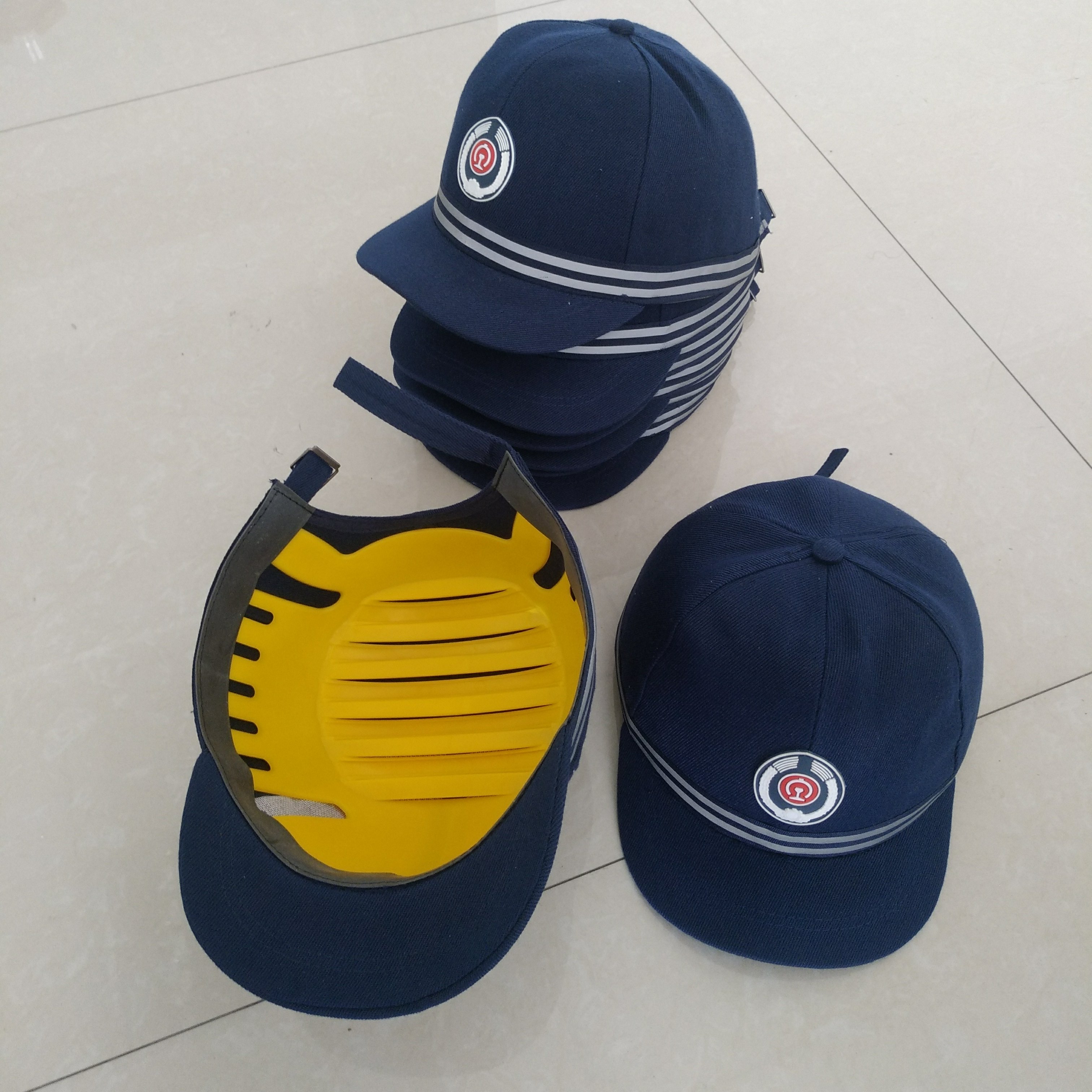 铁路专用安全帽 铁路安全防护帽 蓝黄红 轻便型带反光条图片