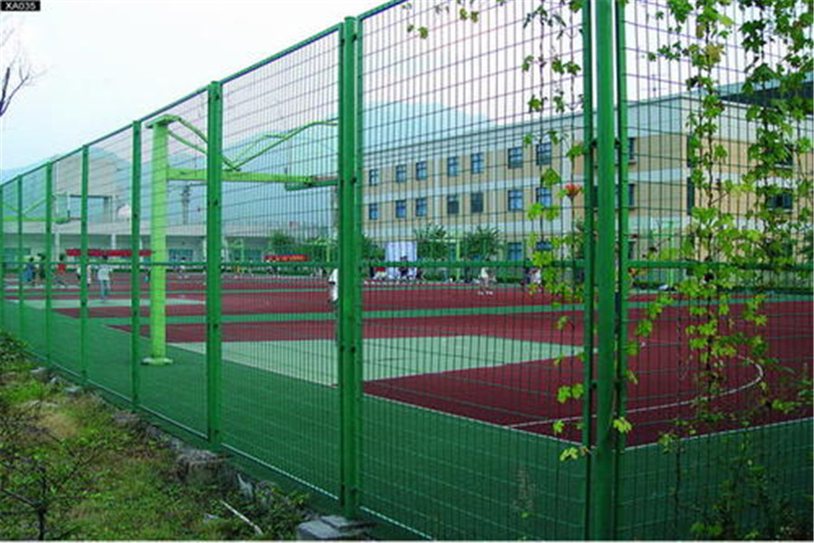 衡水市体育场围栏网厂家体育场围栏网  篮球场足球场围网 球场护栏网