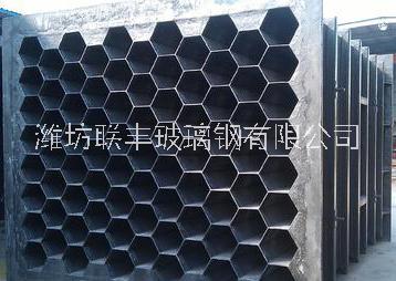 玻璃钢管道玻璃钢管道,玻璃钢罐,冷却塔定制生产厂家:潍坊联丰