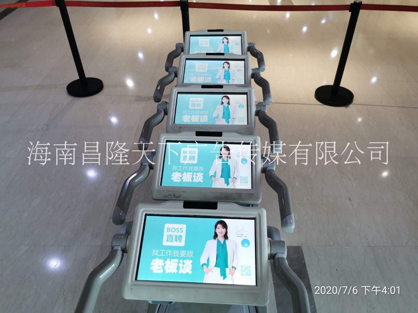 海口三亚机场新型行李手推车广告位图片