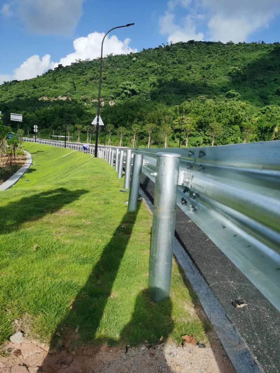 珠海公路防撞护栏波形护栏交通护栏安装公司
