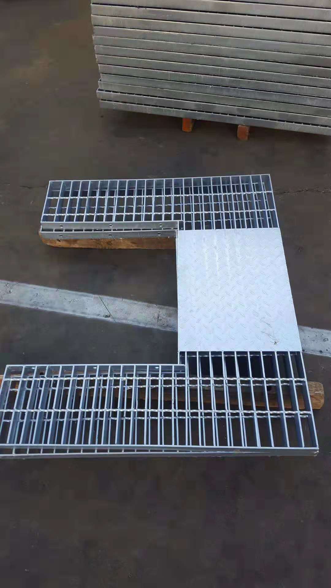 热浸锌钢格板 网格栅 踏步板 沟盖板厂家供应