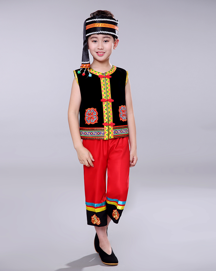 云南民族学生服装设计生产 ，批发，加工，来料加工等图片