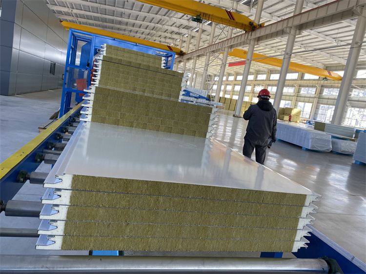 岩棉夹芯板批发，防火岩棉板厂家，江苏恒海钢结构工程有限公司