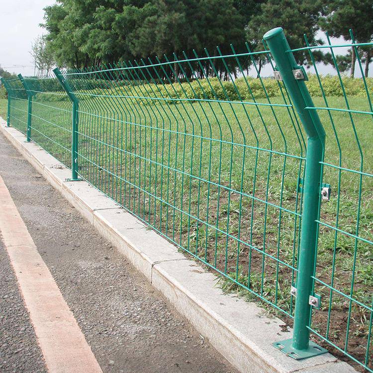 浸塑边框护栏网 绿色铁丝隔离网 道路防护网