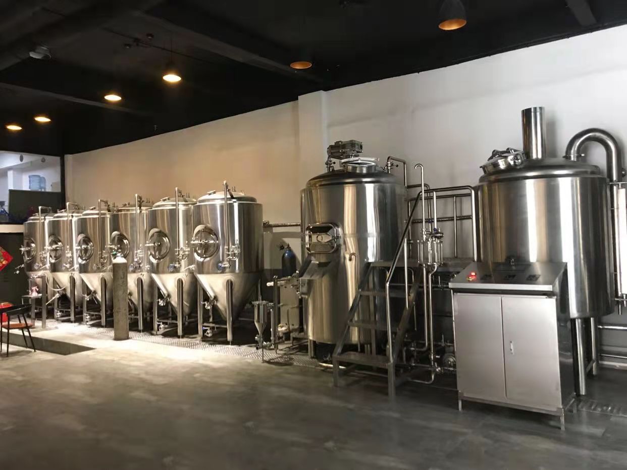 辽宁酒店啤酒设备 精酿啤酒厂设备 1000升酿酒设备机器