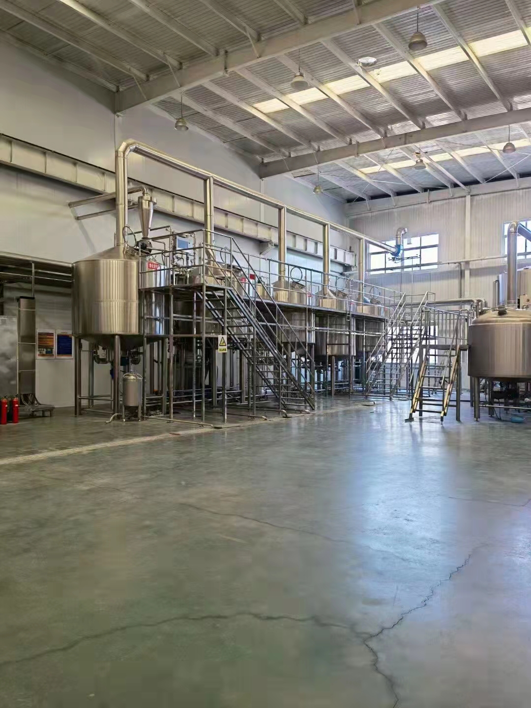贵州酿酒设备厂家制造大型精酿酒厂酿造设备