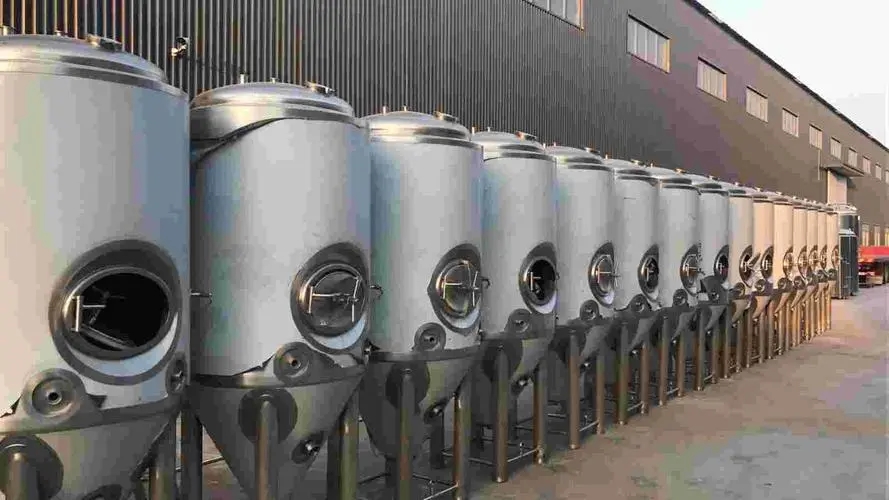 云南小型精酿酿啤酒设备 原浆啤酒生产设备 日产2吨精酿啤酒的设备 云南小型精酿酒设备图片