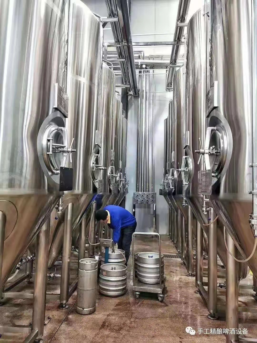 武汉大型酒厂酿酒设备年产50万吨酿酒设备图片