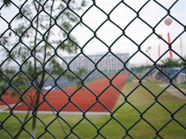 网运动体育场护栏网篮球场铁丝防护网学校操场勾花隔离网足球场围网