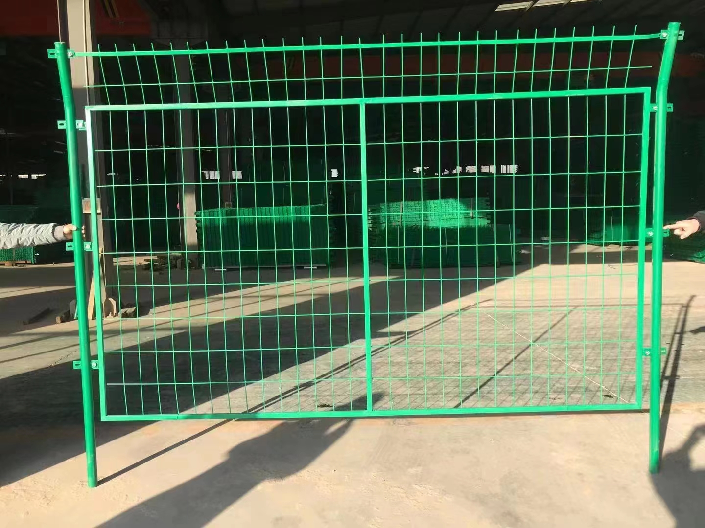 框架护栏网衡水边框护栏网现货饶阳绿色铁丝网围栏长辉框架护栏网牢固好用