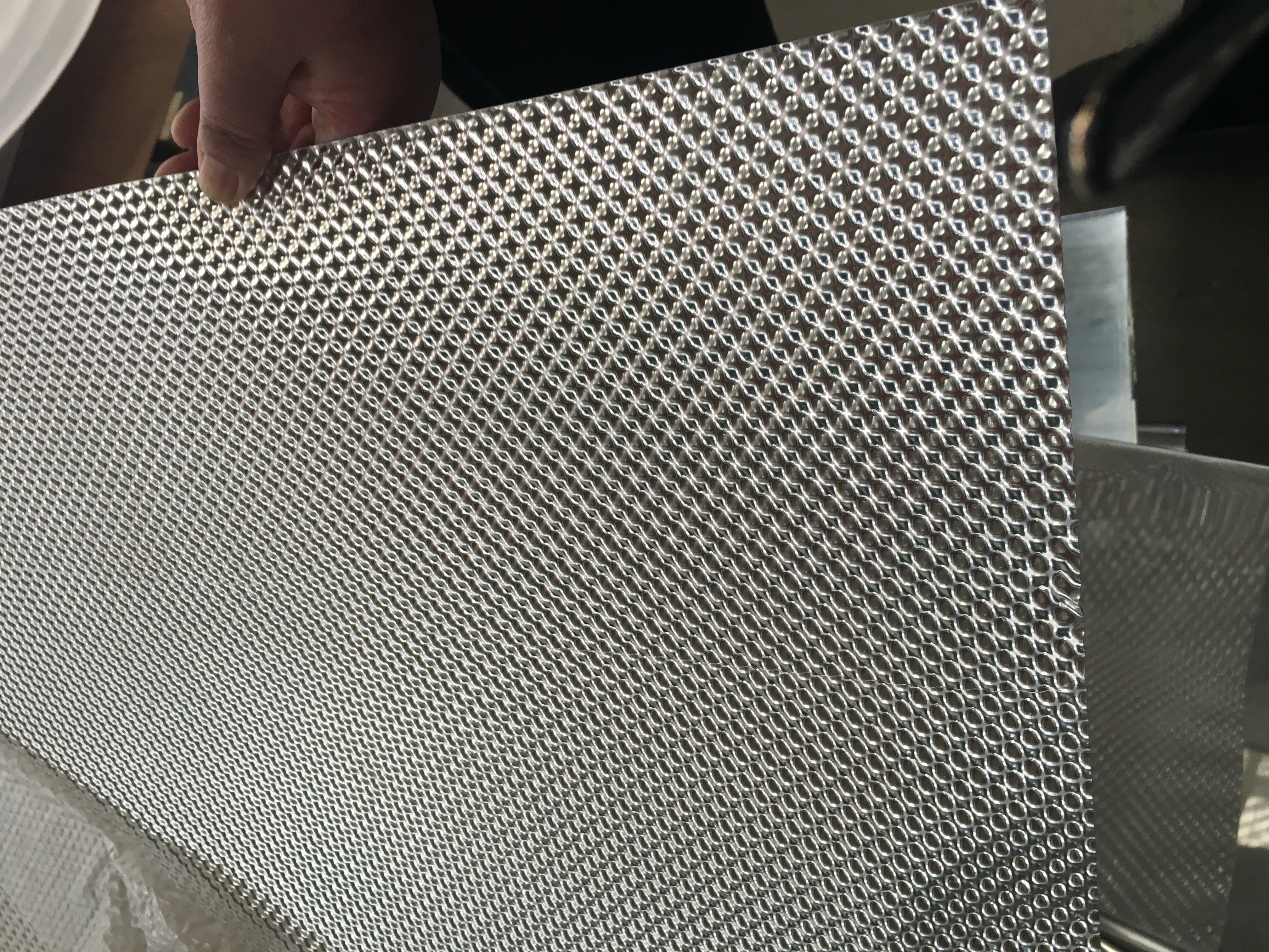 扁花纹铝板1060彩涂铝卷裁剪 扁花纹铝板 深加工角铝生产地