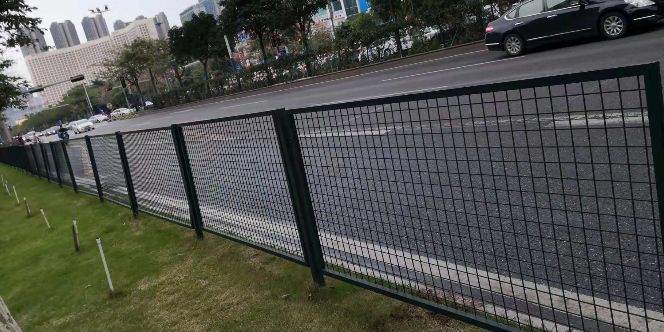 广州市道路隔离栅绿化护栏网边框护栏生产安装公路护栏图片