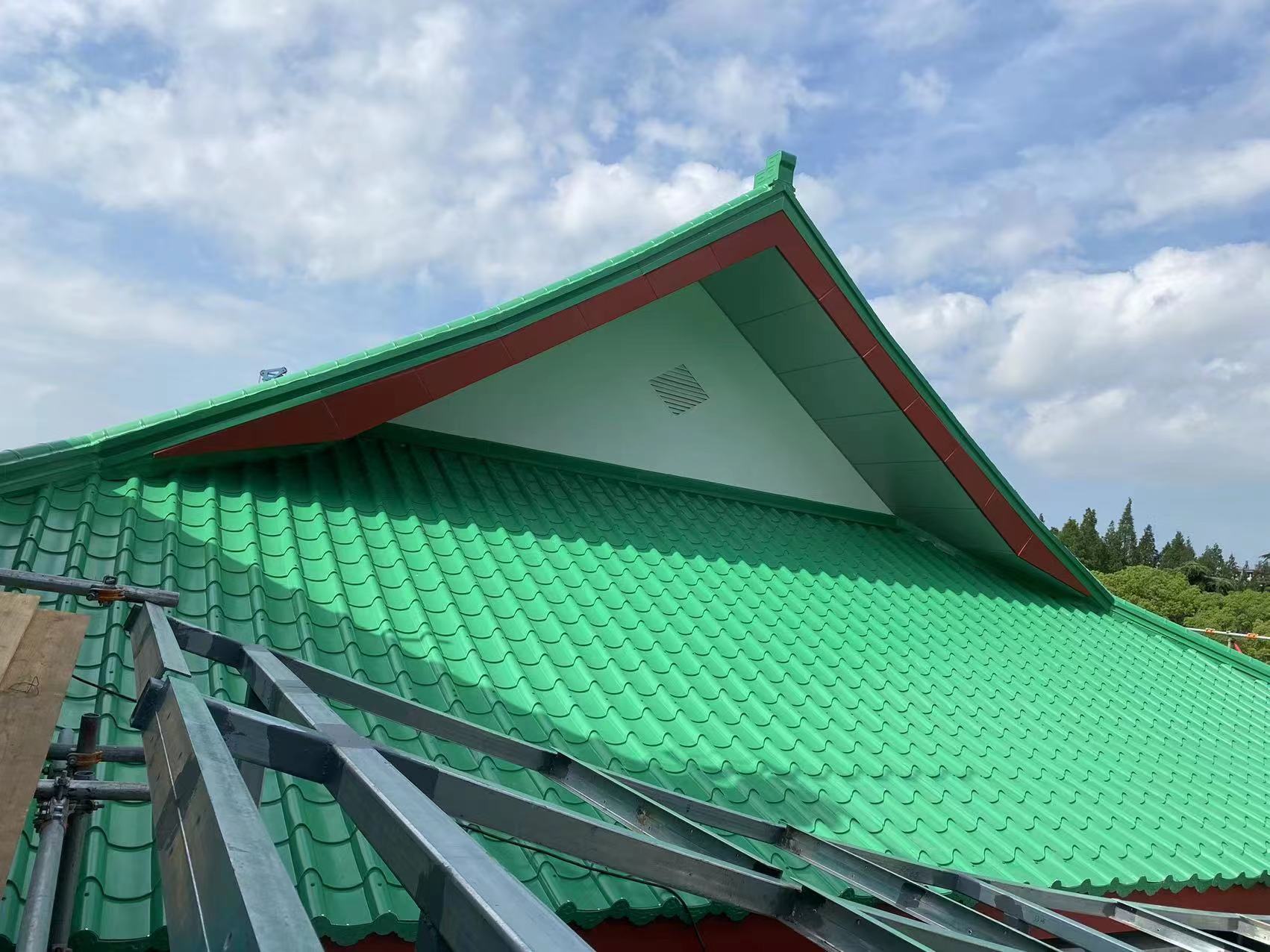 绿色琉璃瓦765型金属屋面瓦 厂家生产0.5mm彩钢屋脊瓦 仿古彩钢琉璃瓦