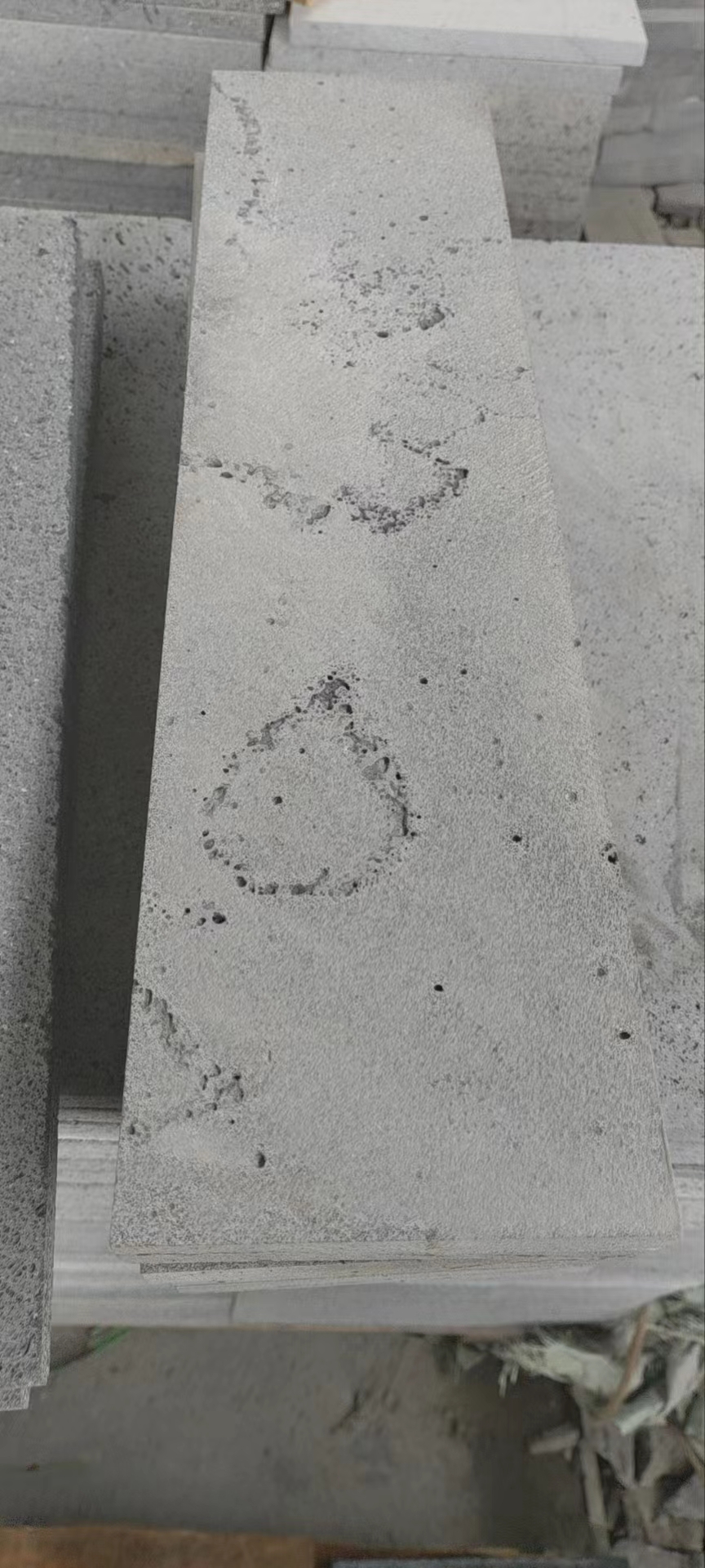 火山岩蚂蚁线洞石厂家批发