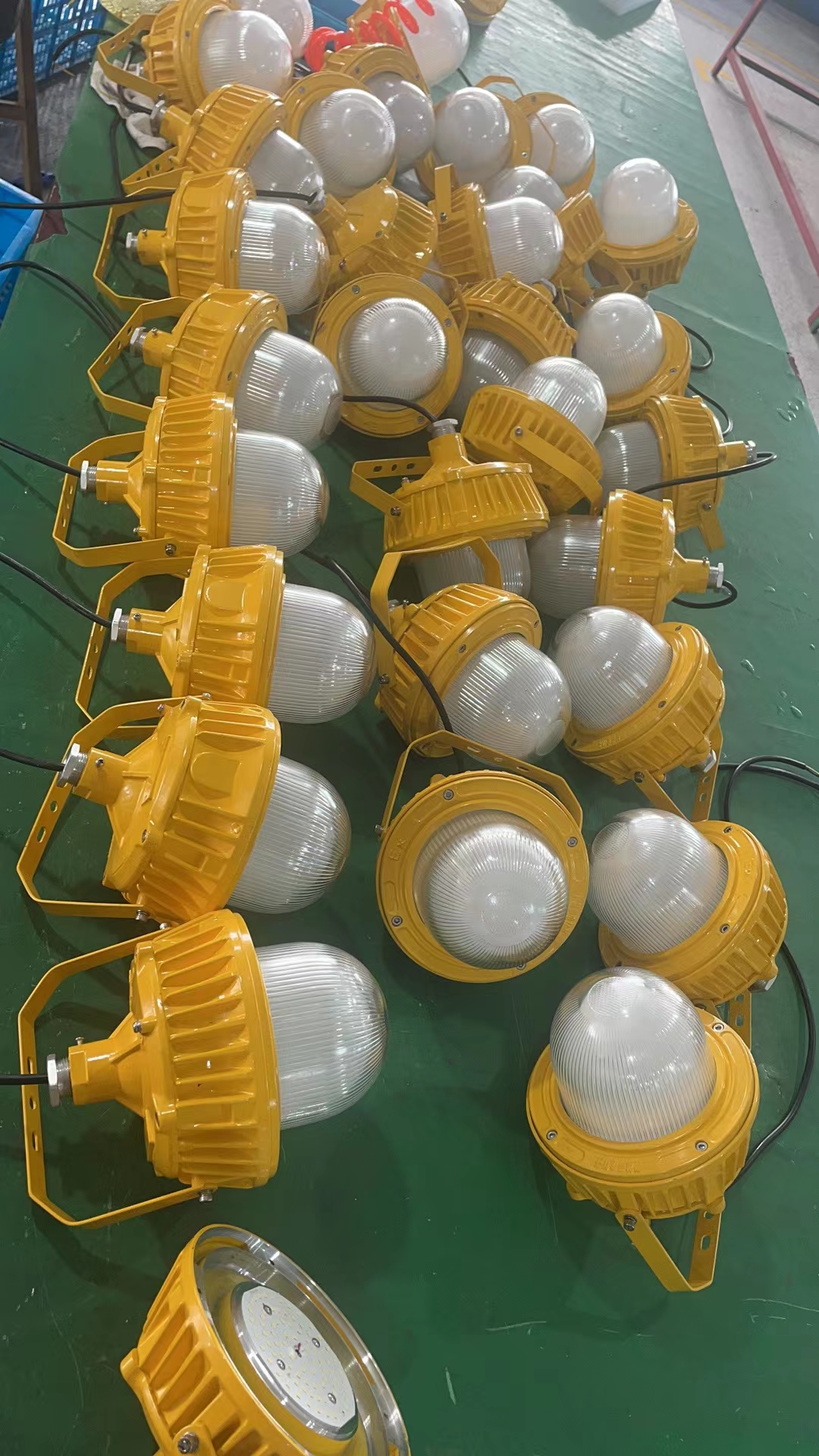 BZD139服装厂车间吊杆式安装防爆LED免维护灯IIC