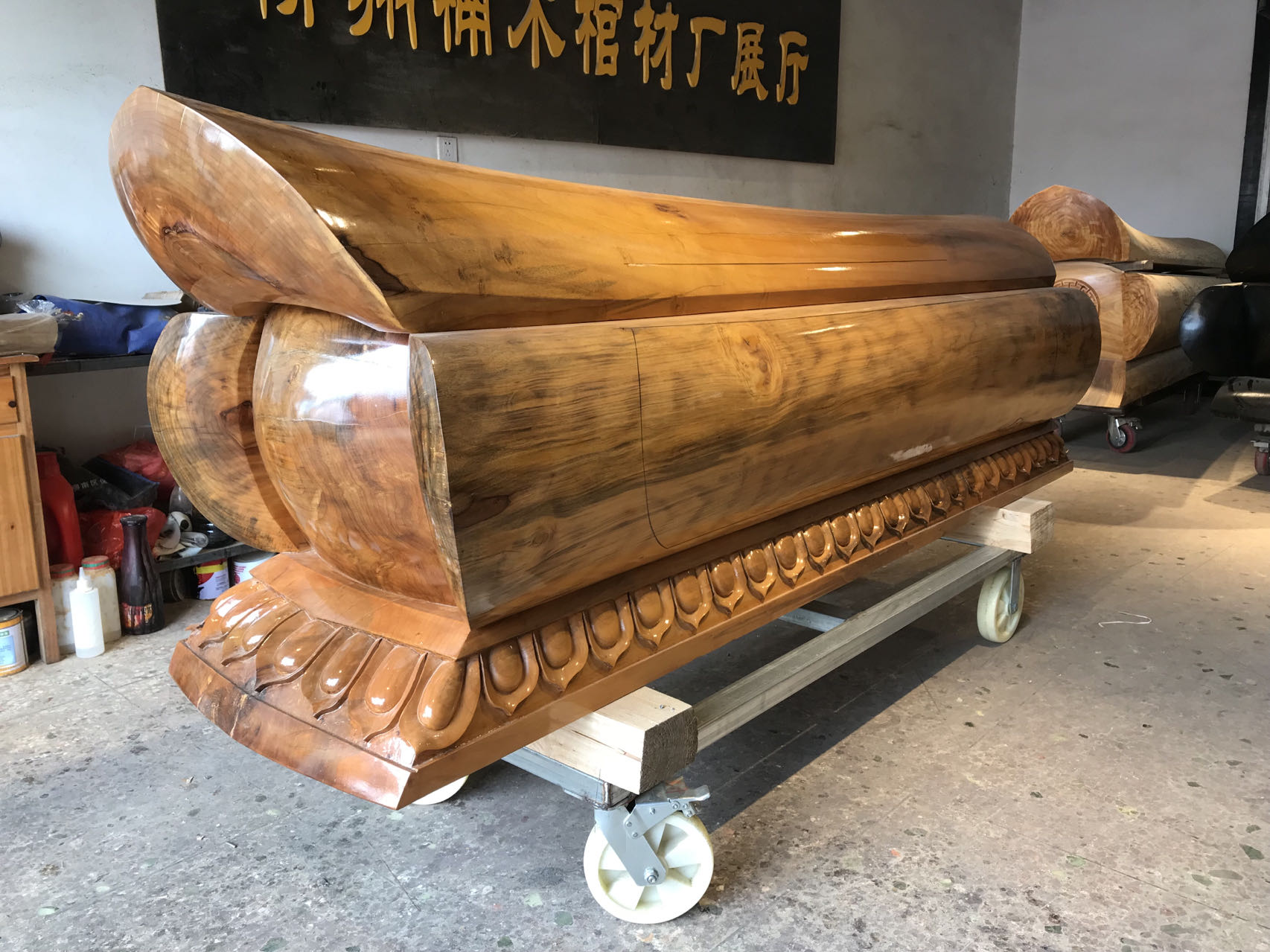 柳州市中式轻奢金丝楠木棺材厂家