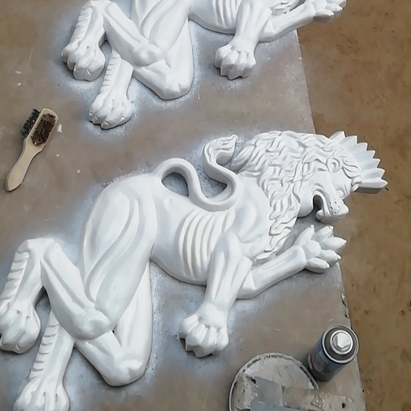 石膏人物雕像玻璃钢雕塑狮子烤漆石膏大门狮子制图片