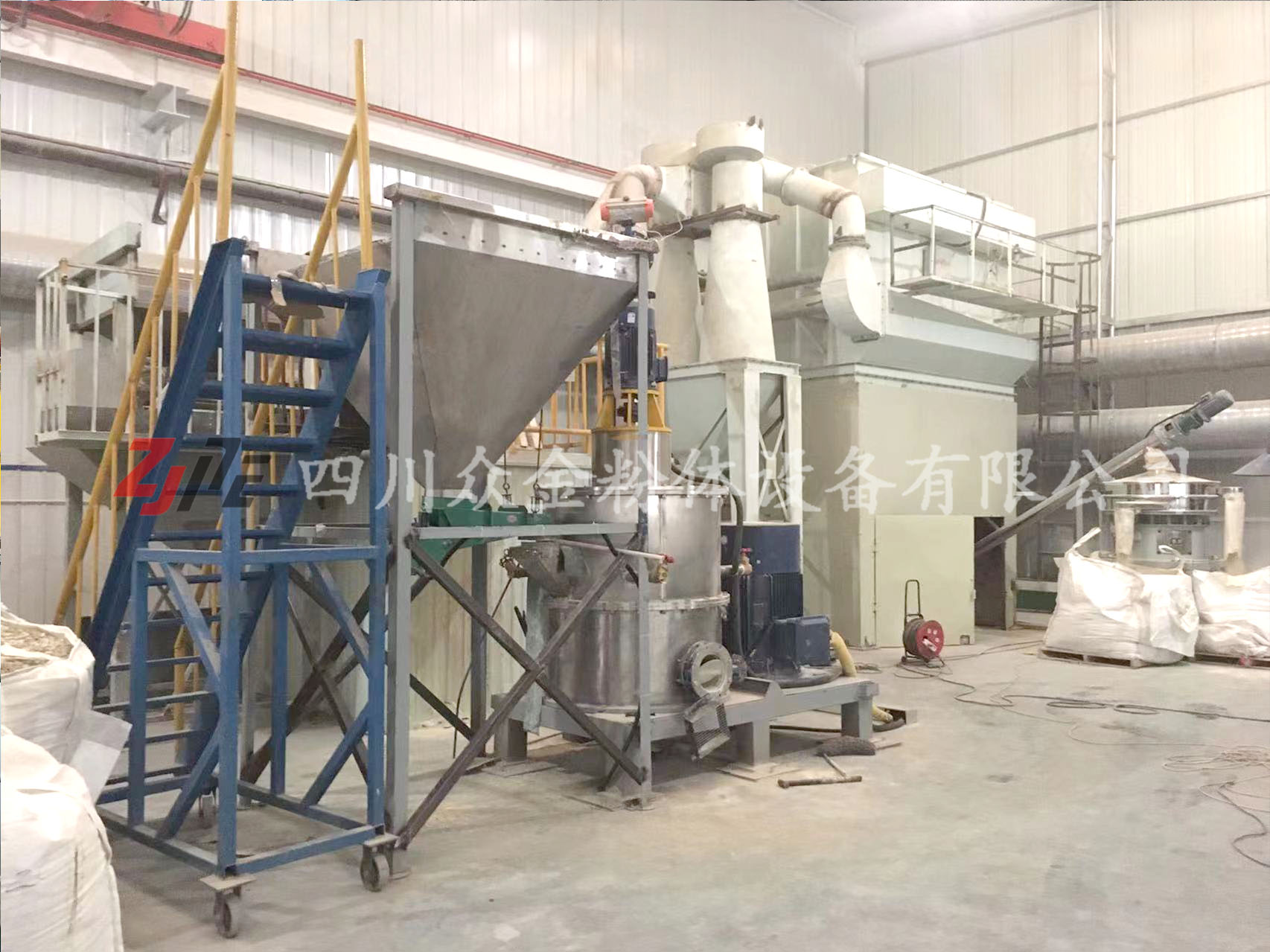 硫酸亚铁粉碎分级生产线设备 硫酸亚铁粉碎分级生产线，分级式冲击磨，超细磨粉机图片