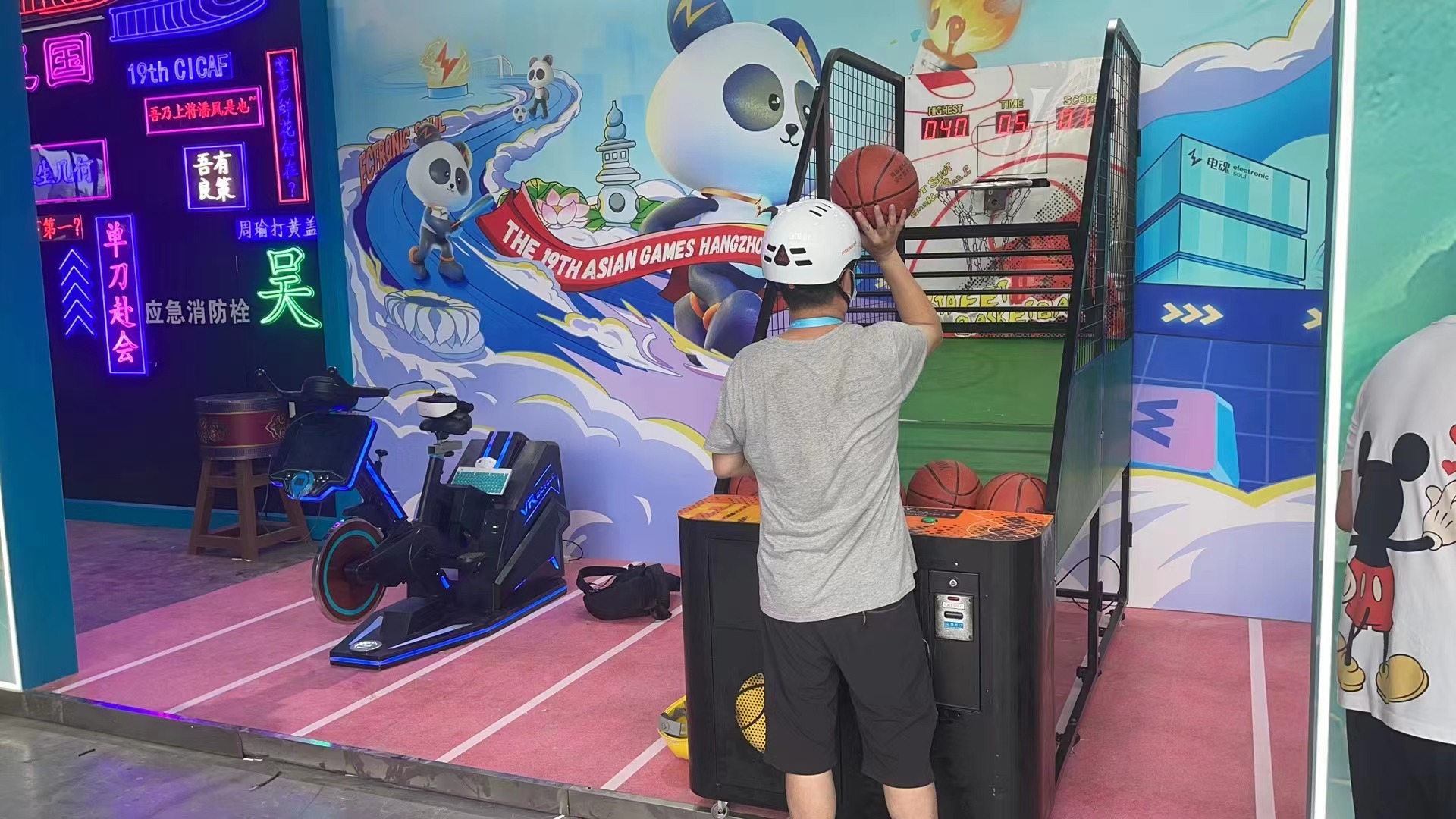 青岛市VR飞碟出租VR摩托车租赁VR滑雪VR冲浪厂家