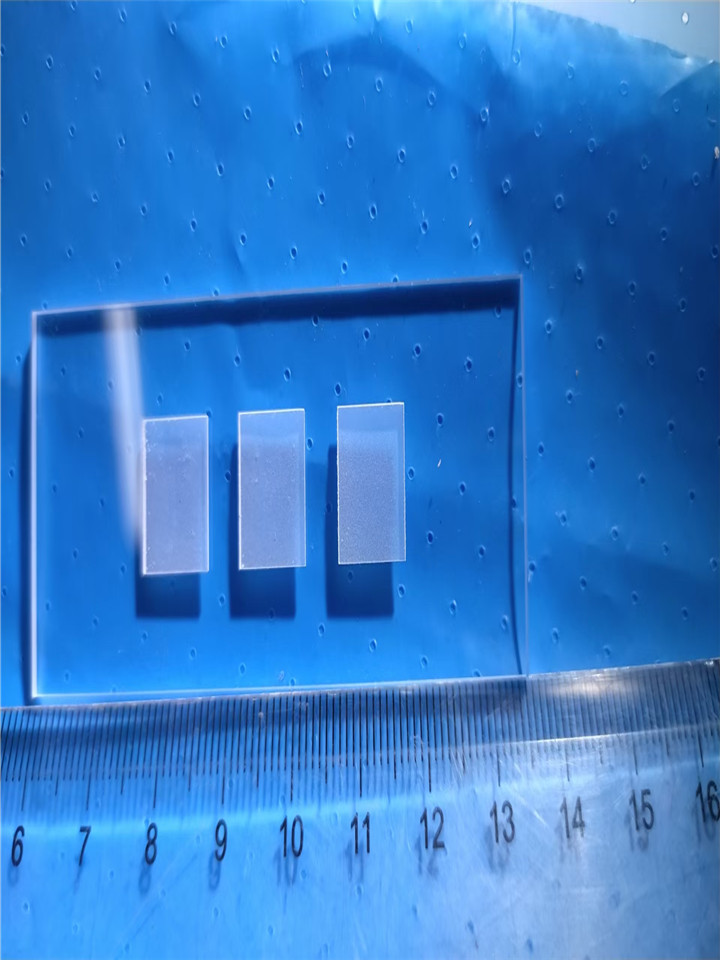 TJ光学石英玻璃激光划线滤光片激光切割蓝宝石激光钻孔加工图片