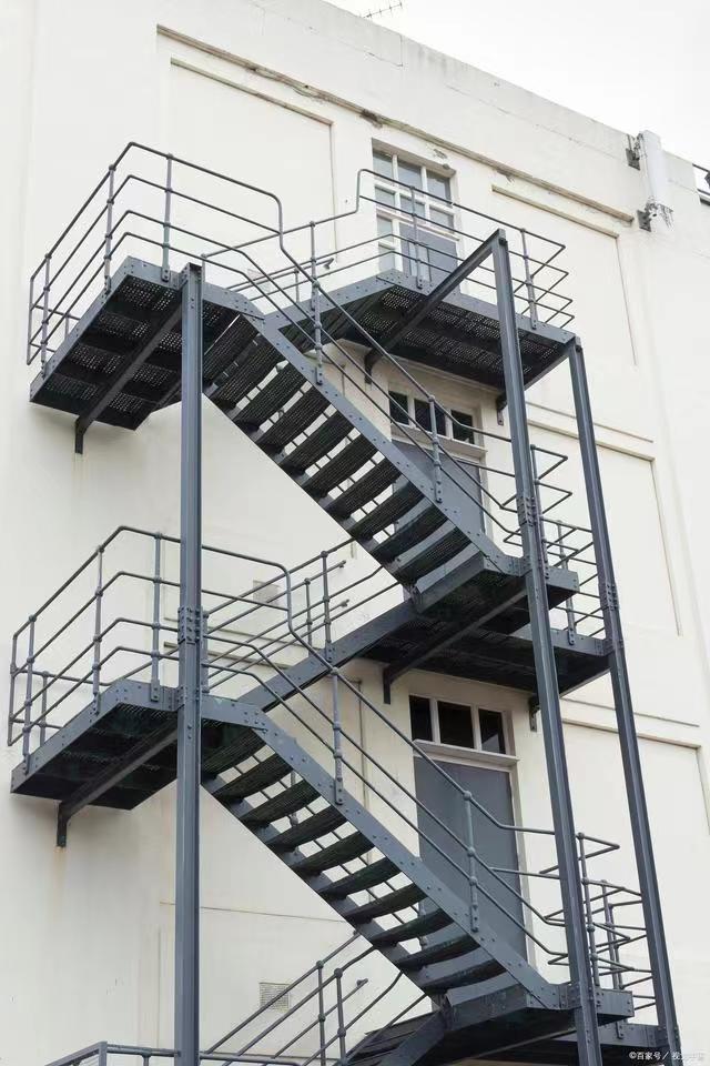 钢结构消防楼梯哪里便宜 钢结构消防楼梯价格