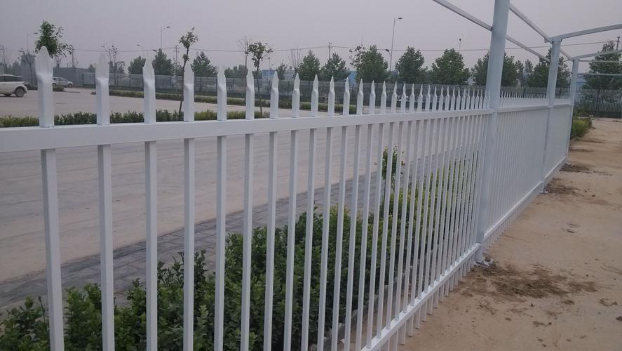 方管围栏网用于小区防护厂房防护图片