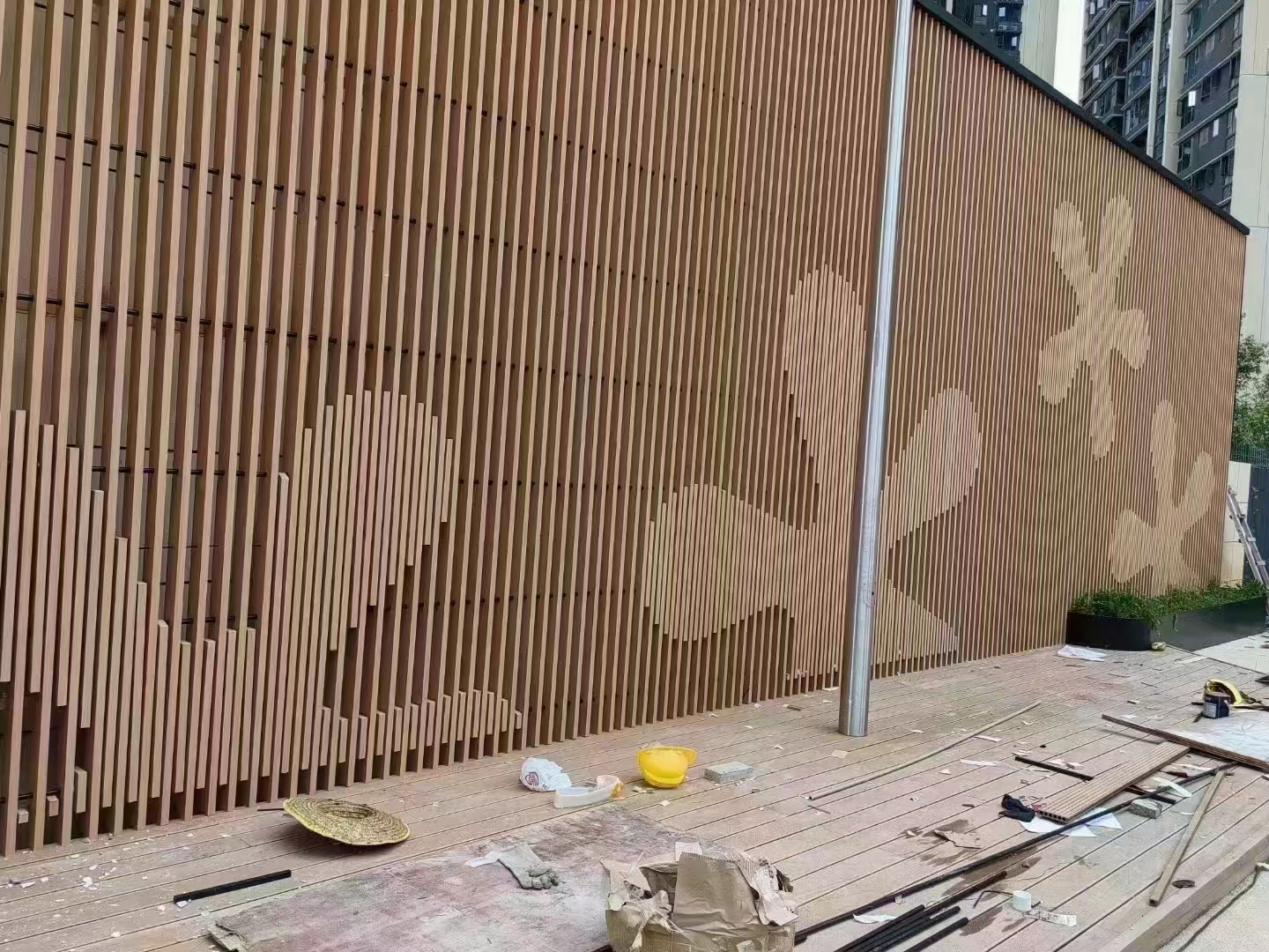佛山金霸泰供应木纹凹槽铝方通6米圆形弧形铝方管吊顶图片