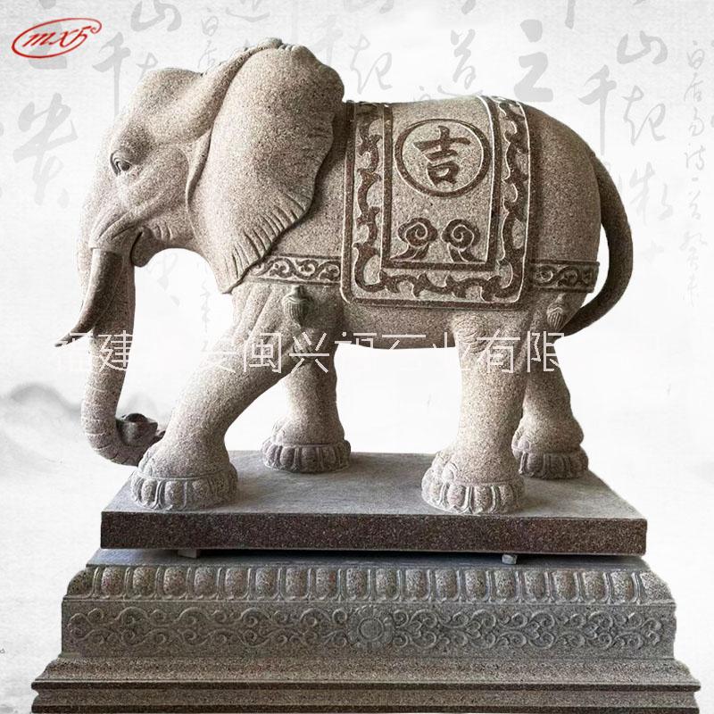 石雕厂家晚霞红大象雕塑户外大象酒店别墅迎宾印度红石象摆件批发图片