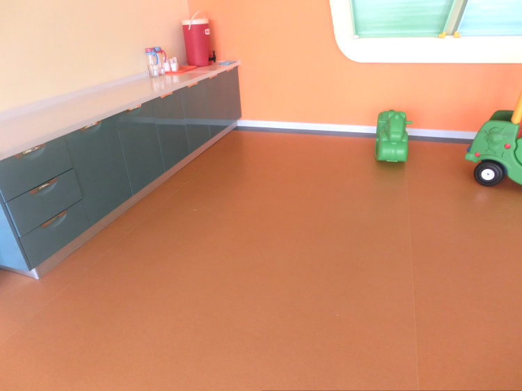 南宁维彩系列纯色PVC胶地板商家 室内纯色2毫米厚PVC地板胶包工包料图片