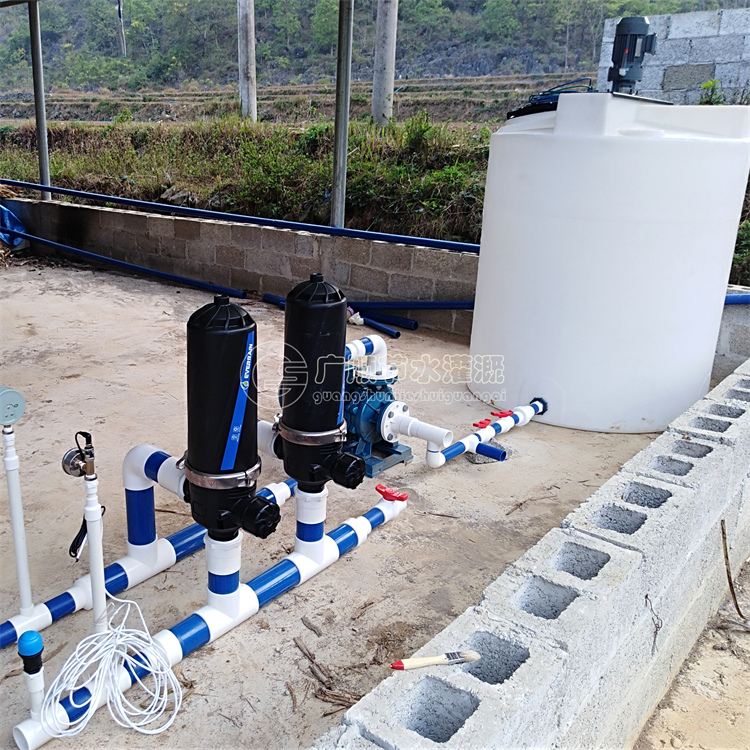滴灌配套双过滤器安装中 广西乡村振兴项目农业灌溉设施图片