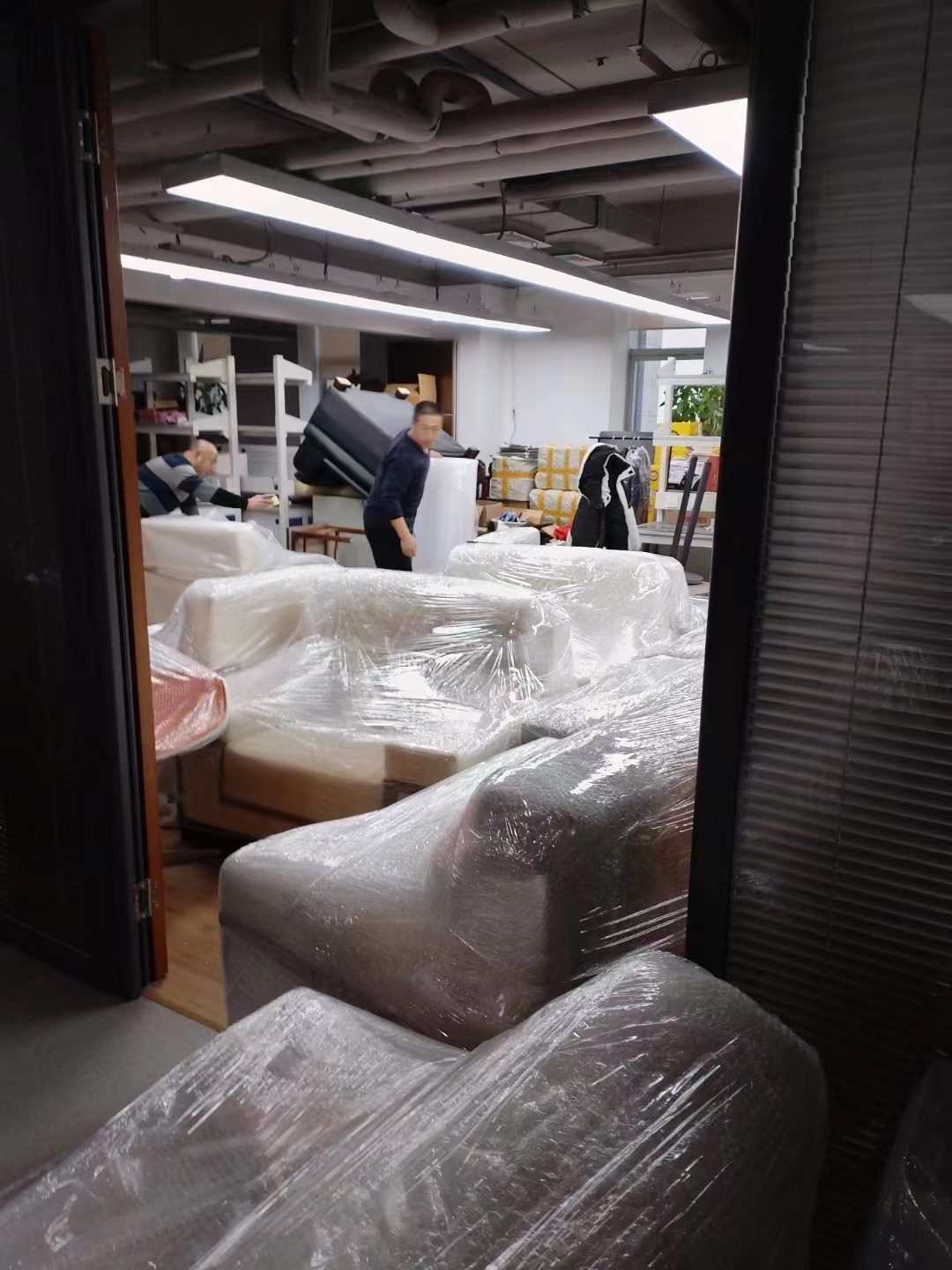 深圳到香港长途搬家 家具打包 行李托运 拆包复原 一站式门到门  深圳搬家到中国香港运费要多少图片