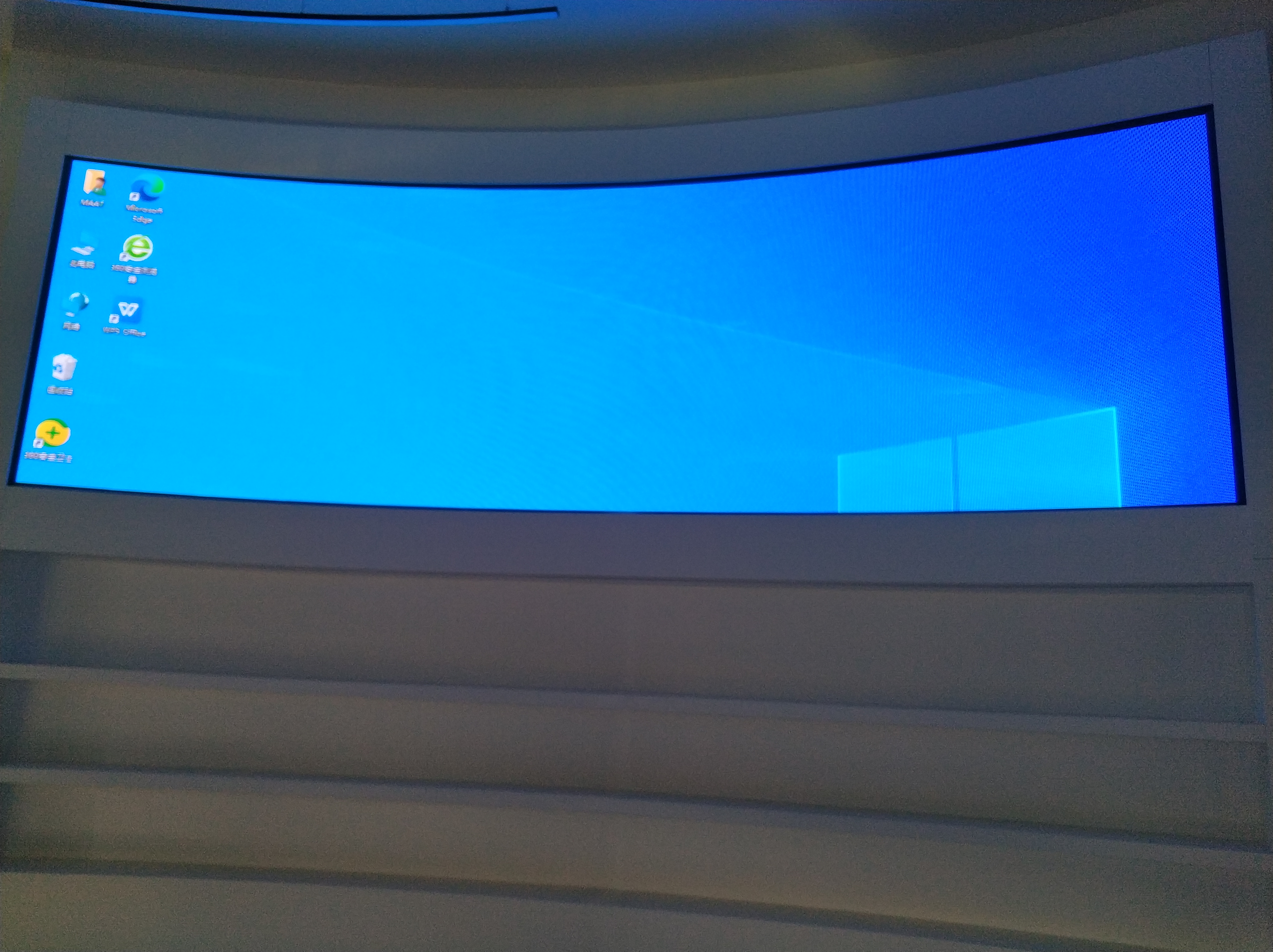 无锡室内曲面led显示屏p2.5 弧形大屏幕定制球型屏转角屏图片