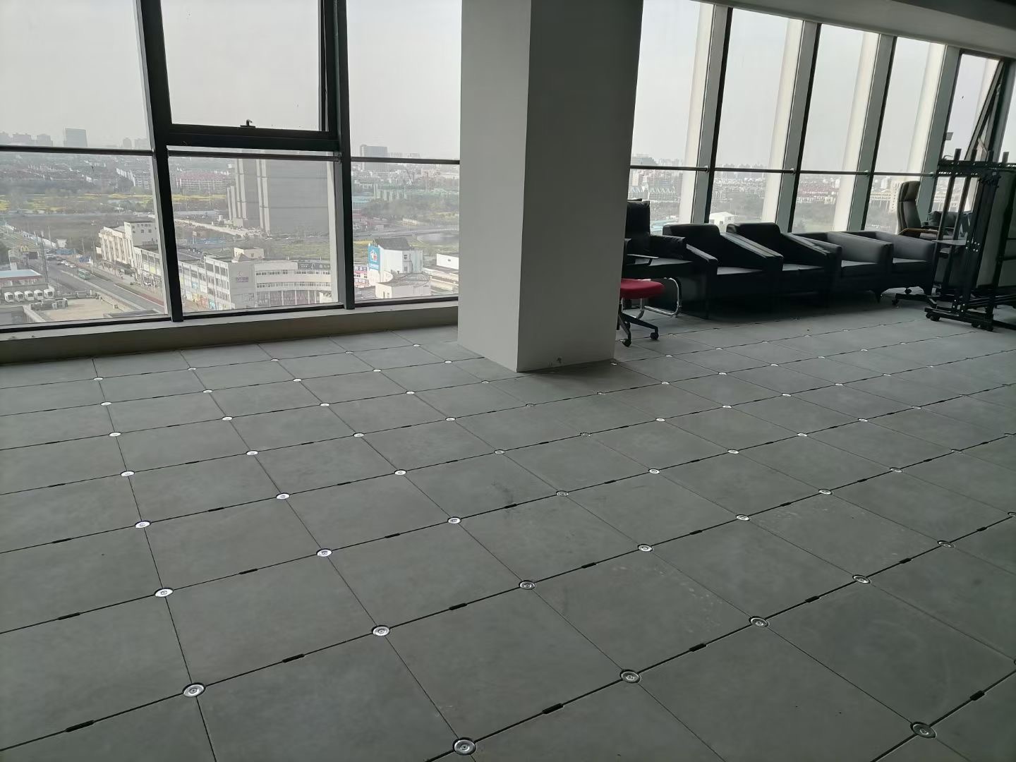 无机质水泥地板-写字楼高架地板-GRC地板找广州海亚防静电地板厂家准没错图片